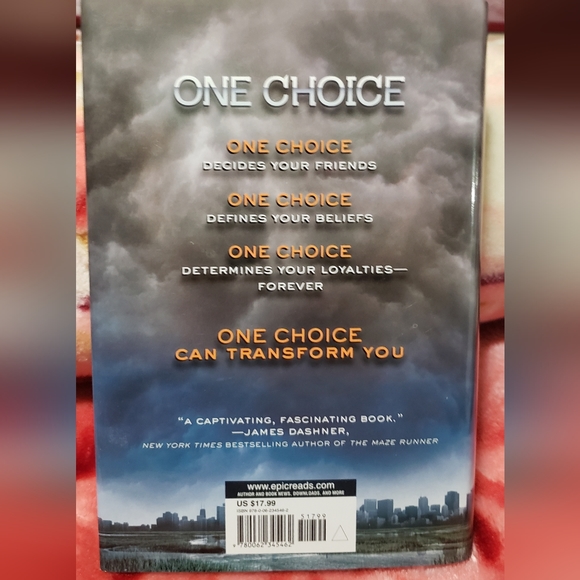 BOGO on BOOKS- Divergent (Divergent #1) by Veronica Roth - Picture 2 of 2